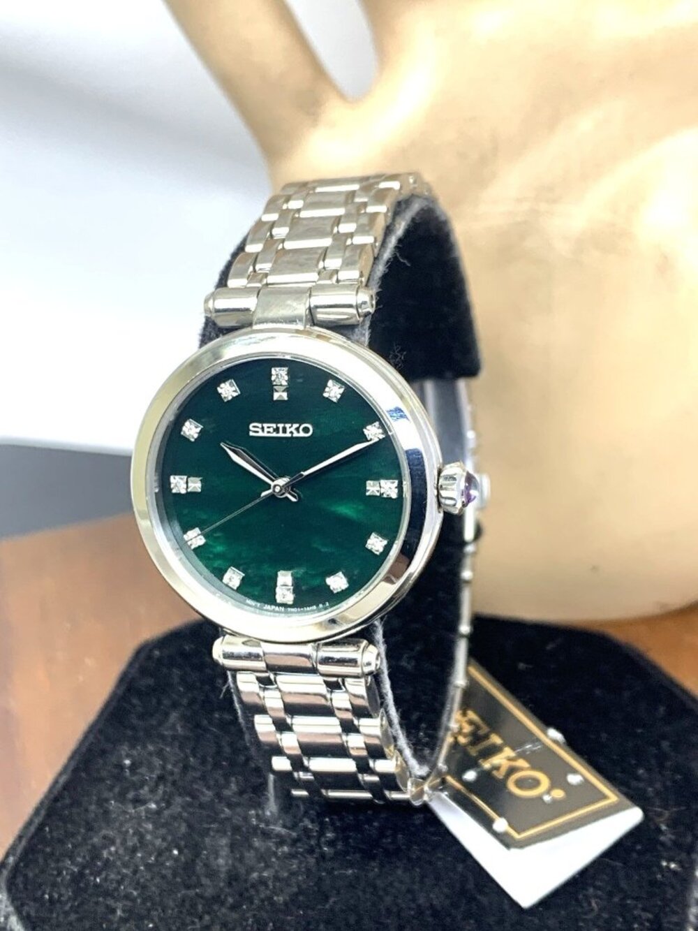 Seiko Women's Watch SRZ535 Quartz Diamond Green Mother of Pearl Dial Steel 30mm
